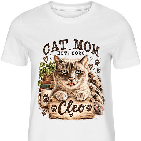 Cat Mom · Vintage Photo: cat portrait t-shirt
